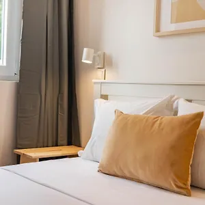 https://blue-charm-campolide-apartments.hotels-lisbon-portugal.com