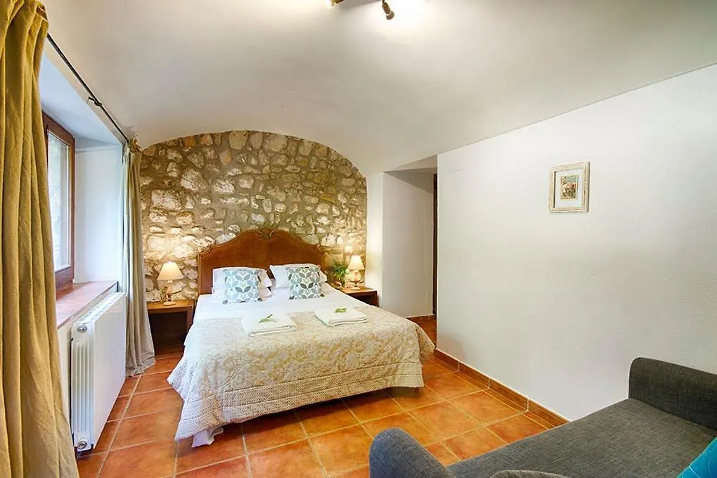 Can Cruanyes Sales de Llierca