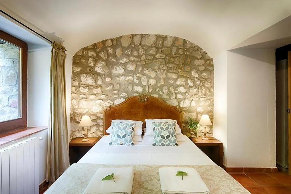 Can Cruanyes Sales de Llierca Apartment