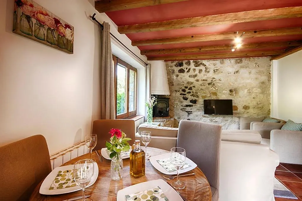 Can Cruanyes Sales de Llierca Apartment